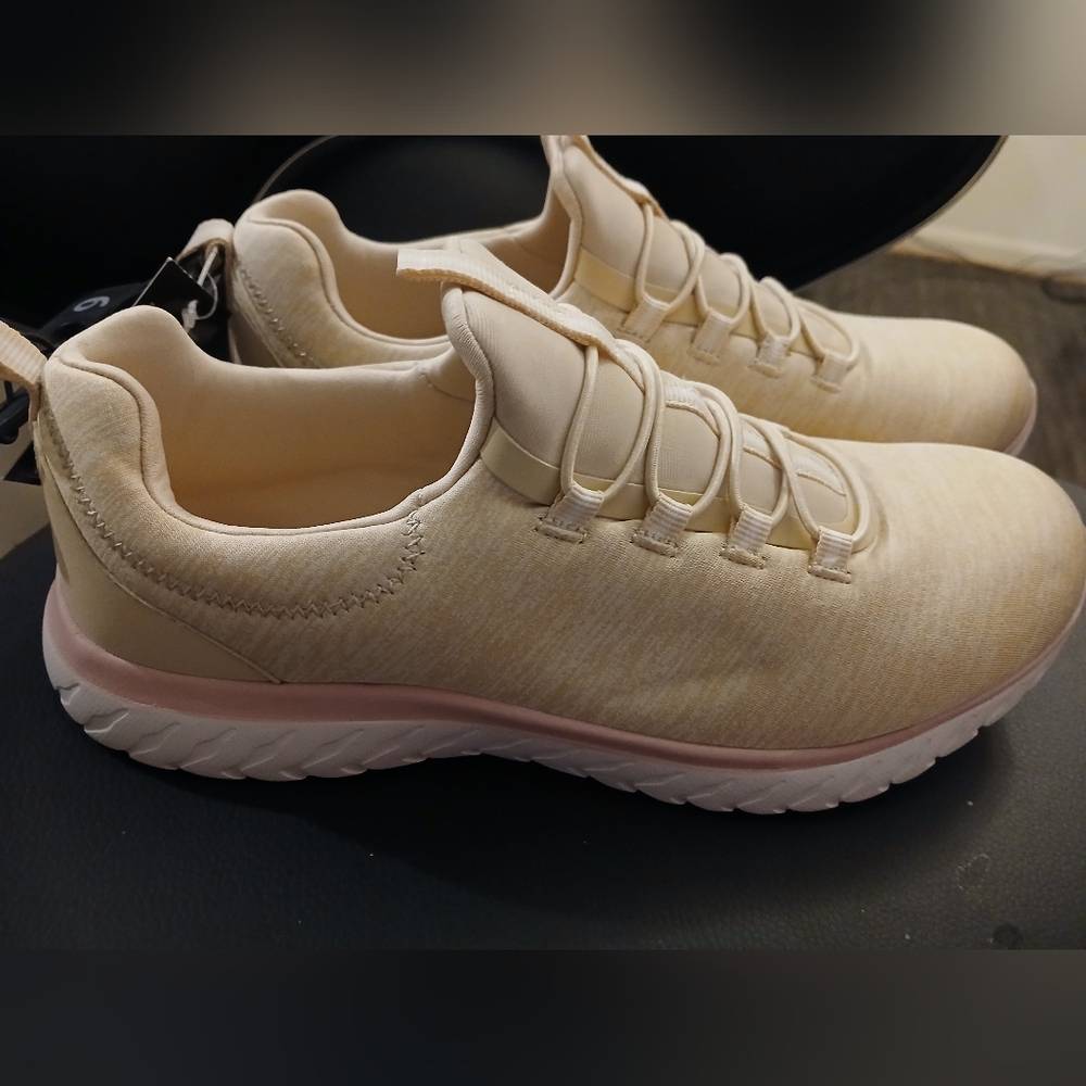 Lightweight Soft Pink Athletic Slide On Shoes- Nwt Womens Size 10